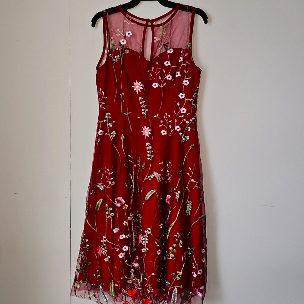 Deep red sleeveless dress - Sheer embroidery M